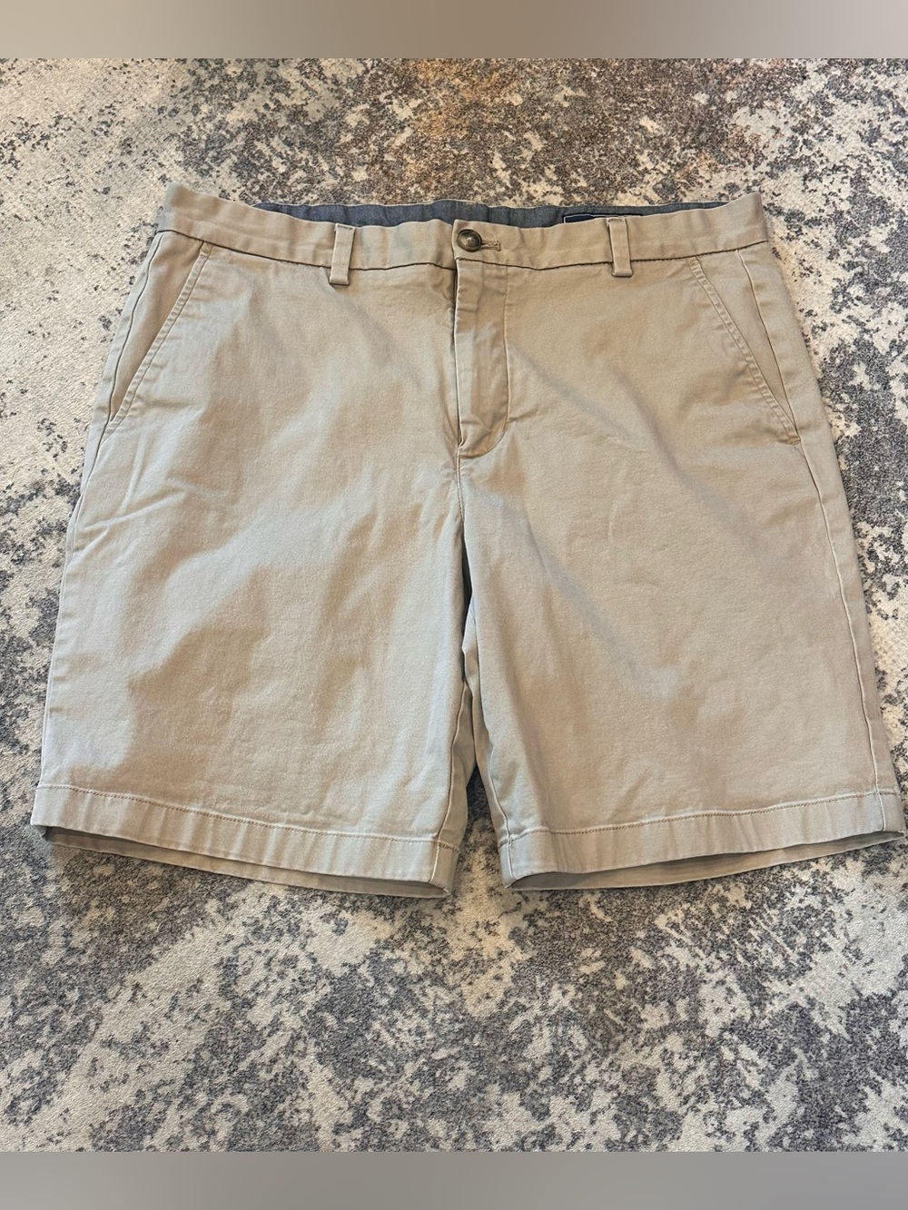 EUC Vineyard Vines Men’s Breaker Khaki Shorts—Sz 33